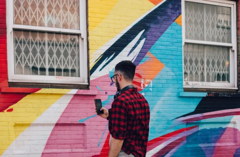 How to Photograph Murals, Installations, and Street Scenes