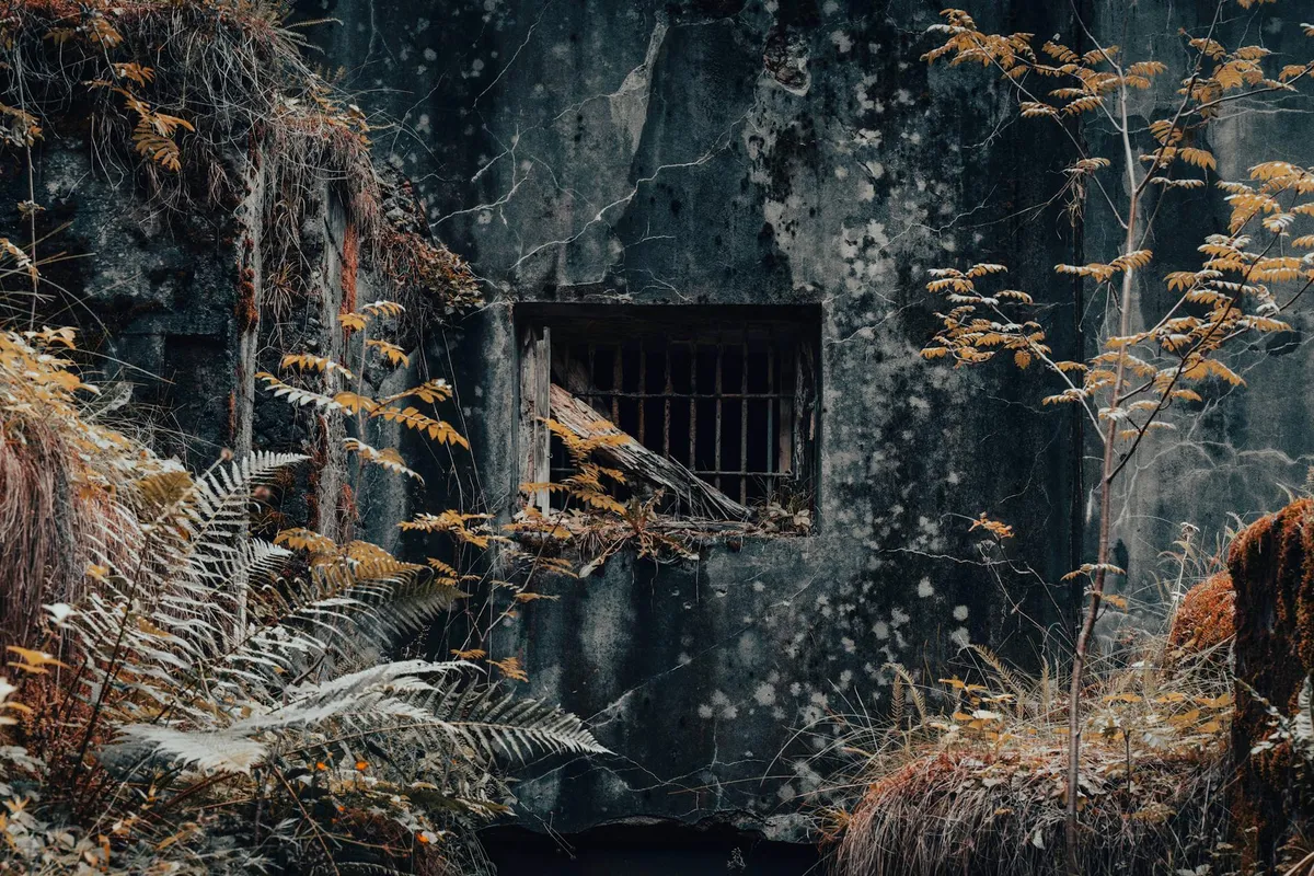 On the Slow Disappearance of Vernacular Military Heritage
